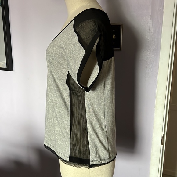 Roxy Heathered grey and black sheer mixed materials short sleeve blouse. - Picture 6 of 7